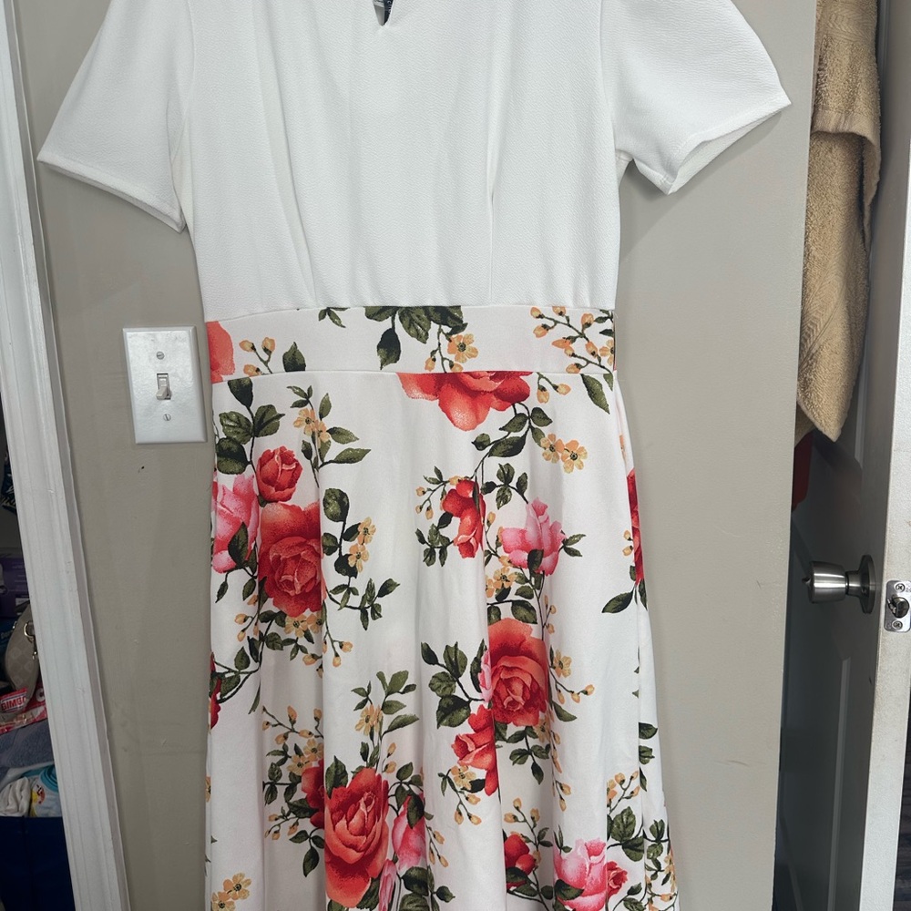 Floral Strapless Dress - White and Red para fiestas